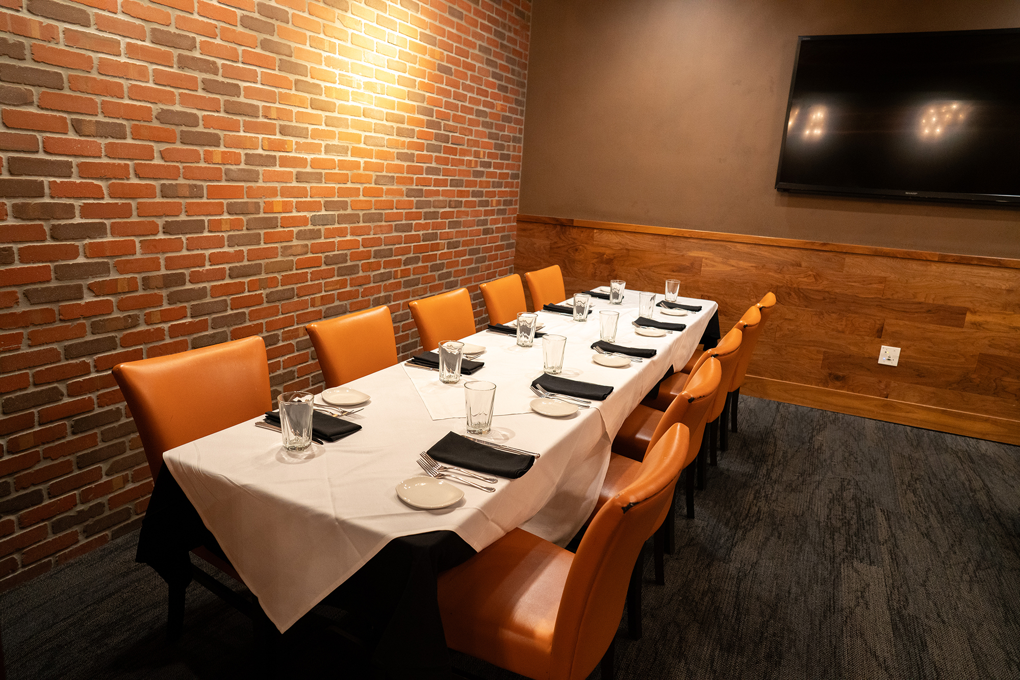 BACK WINE ROOM