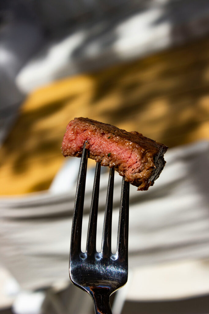 <strong>Dry-Aged vs Wet-Aged Steaks</strong>